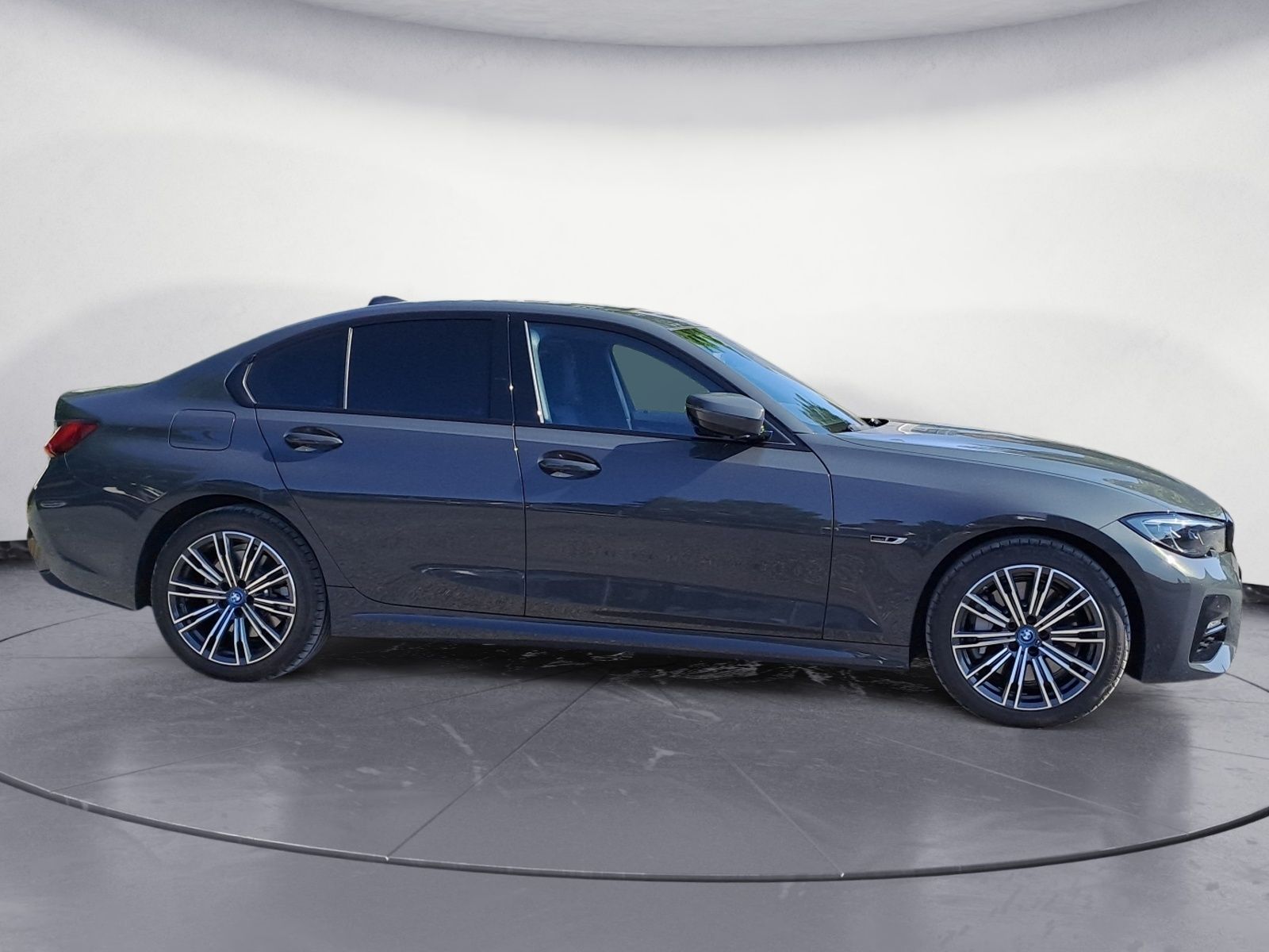 BMW 330e M Sport - Samsaru's Car Outlet