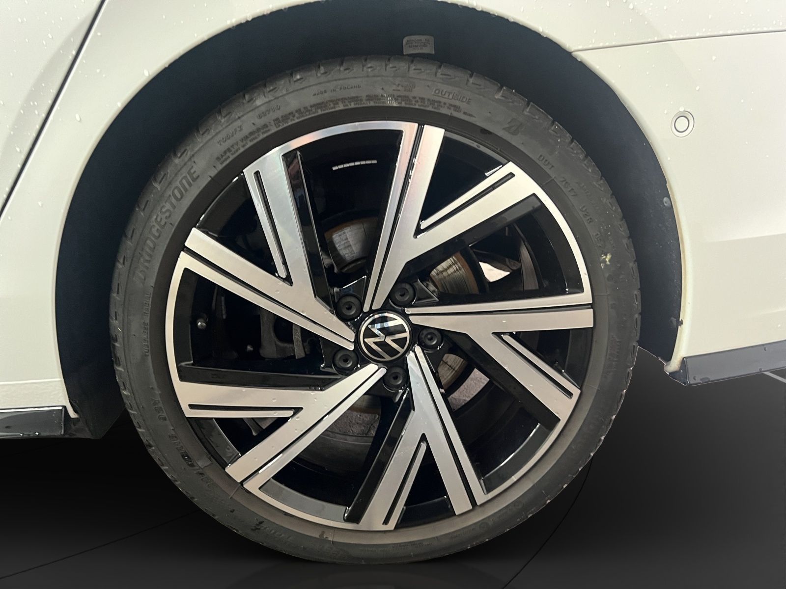 Volkswagen Golf VIII Variant 2.0 TSI 4M R-Line AHK Pano LM