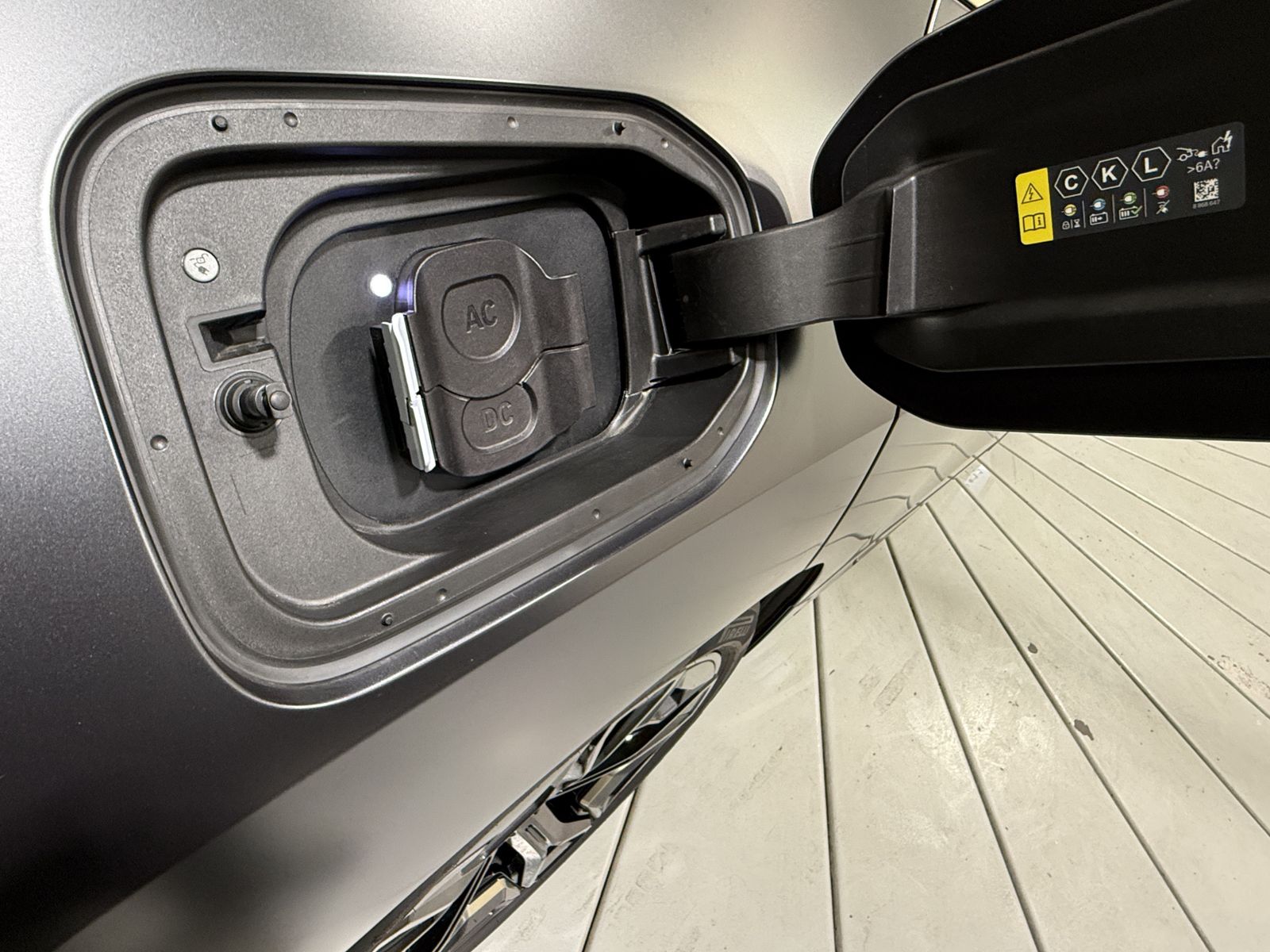 BMW iX xDrive60 M Sportpaket AHK Luftfeder B&W ACC