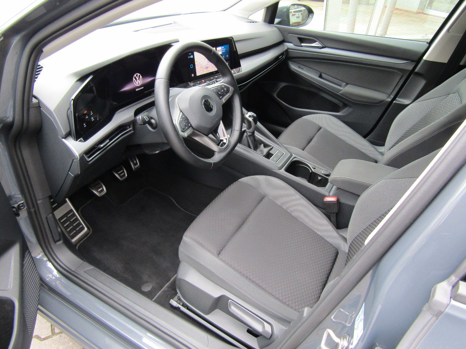 Volkswagen Golf VIII 1.5 TSI - Samsaru's Car Outlet