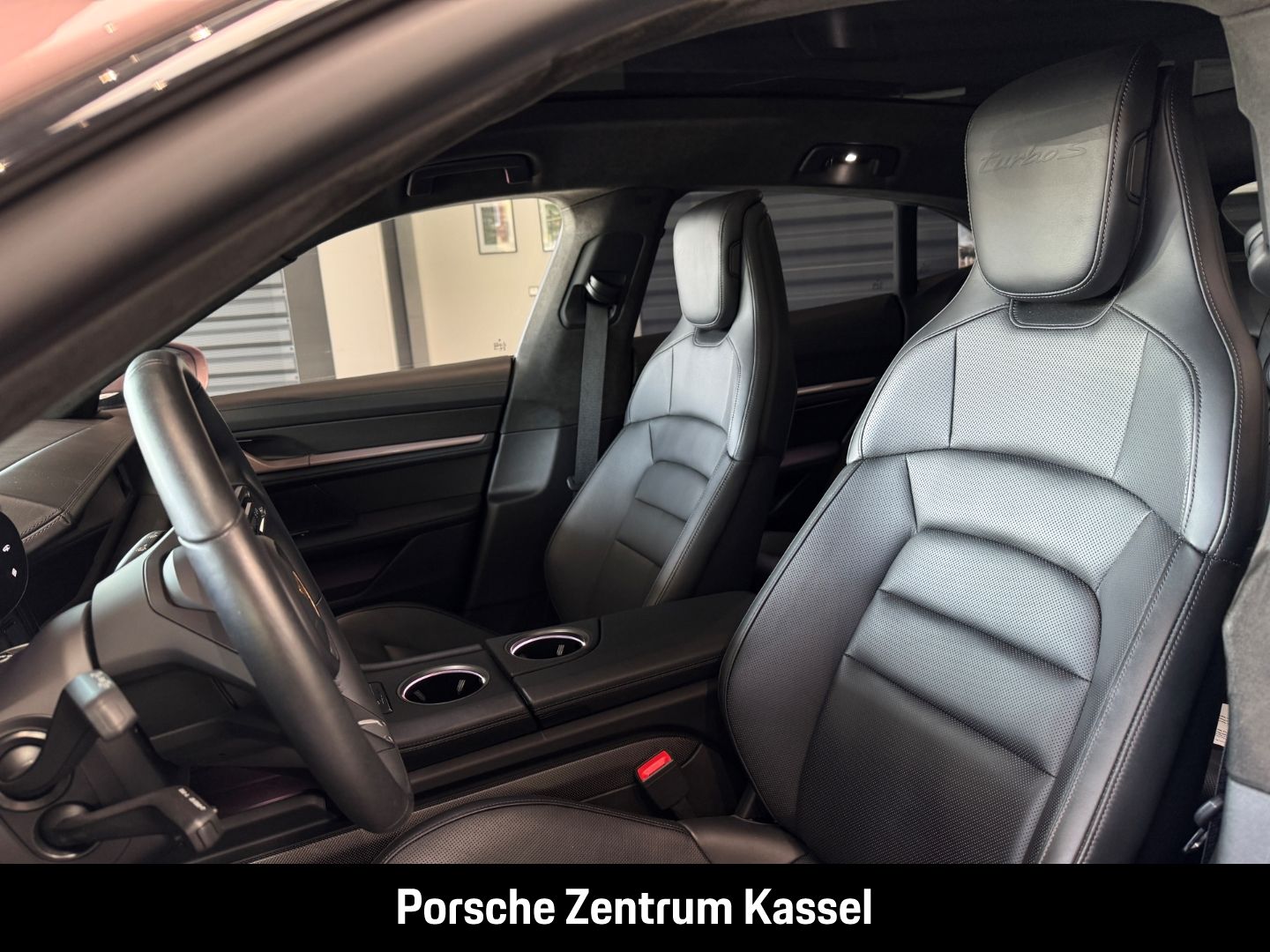 Porsche Taycan Turbo S Cross Turismo