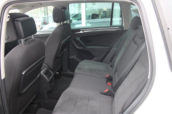 Volkswagen Tiguan 2.0 TDI 4Motion R-Line DSG Pano AHK ACC 2