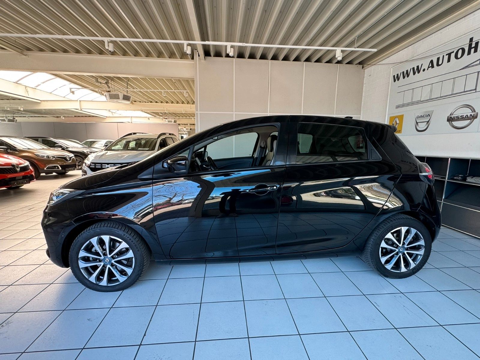 Renault ZOE Zoe Intens - Samsaru's Car Outlet