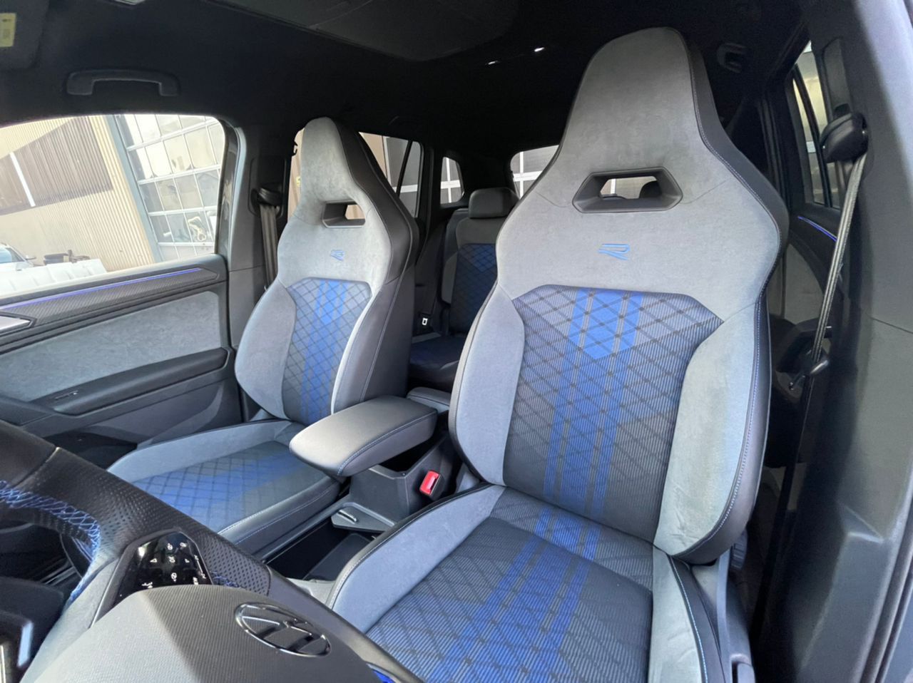 Volkswagen Tiguan R 4Motion - Samsaru's Car Outlet