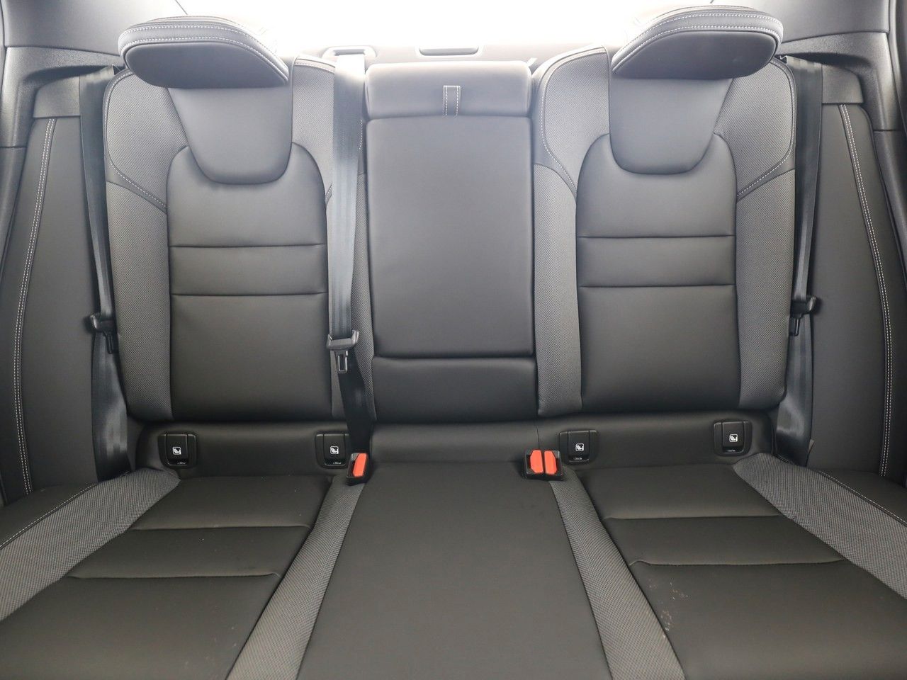 Volvo S60 B5 Ultimate Dark AWD*SONDERZINS 1,99% eff.
