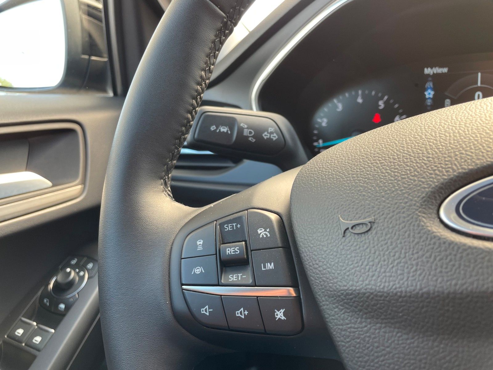 Ford Focus Automatik Turnier Titanium / ACC+155PS