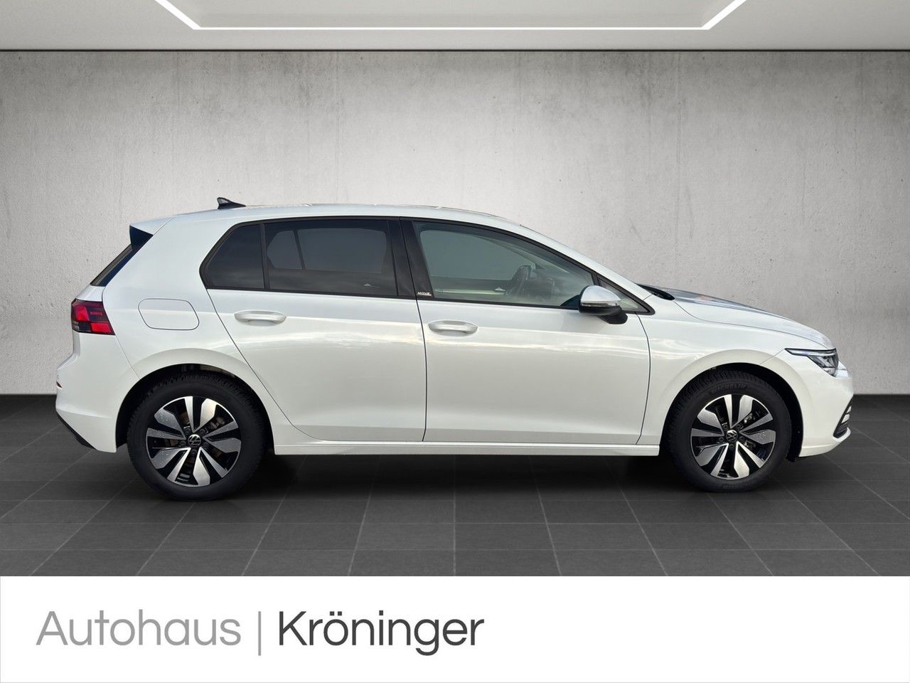 Volkswagen Golf VIII MOVE 1.5 eTSI DSG - Samsaru's Car Outlet