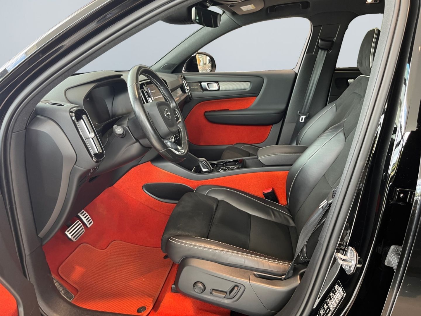 Volvo XC40 T5 Recharge R-Design - Samsaru's Car Outlet