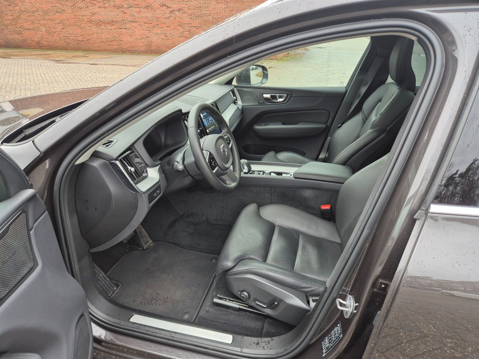 Volvo XC60 Ultimate Bright Recharge Plug-In Hybrid AWD