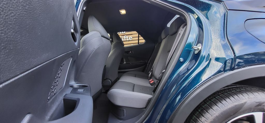 Toyota C-HR 1.8 Hybrid - Samsaru's Car Outlet
