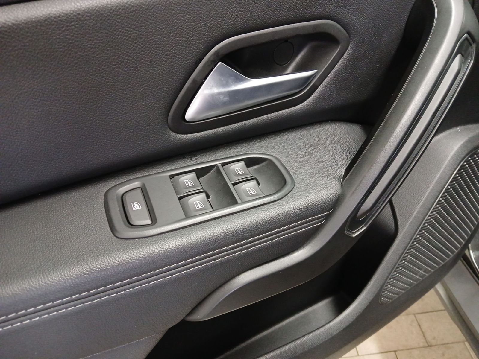 Dacia DUSTER Prestige TCe 100 ECO-G 2WD" → "Dacia DUSTER Prestige 2WD - Samsaru's Car Outlet