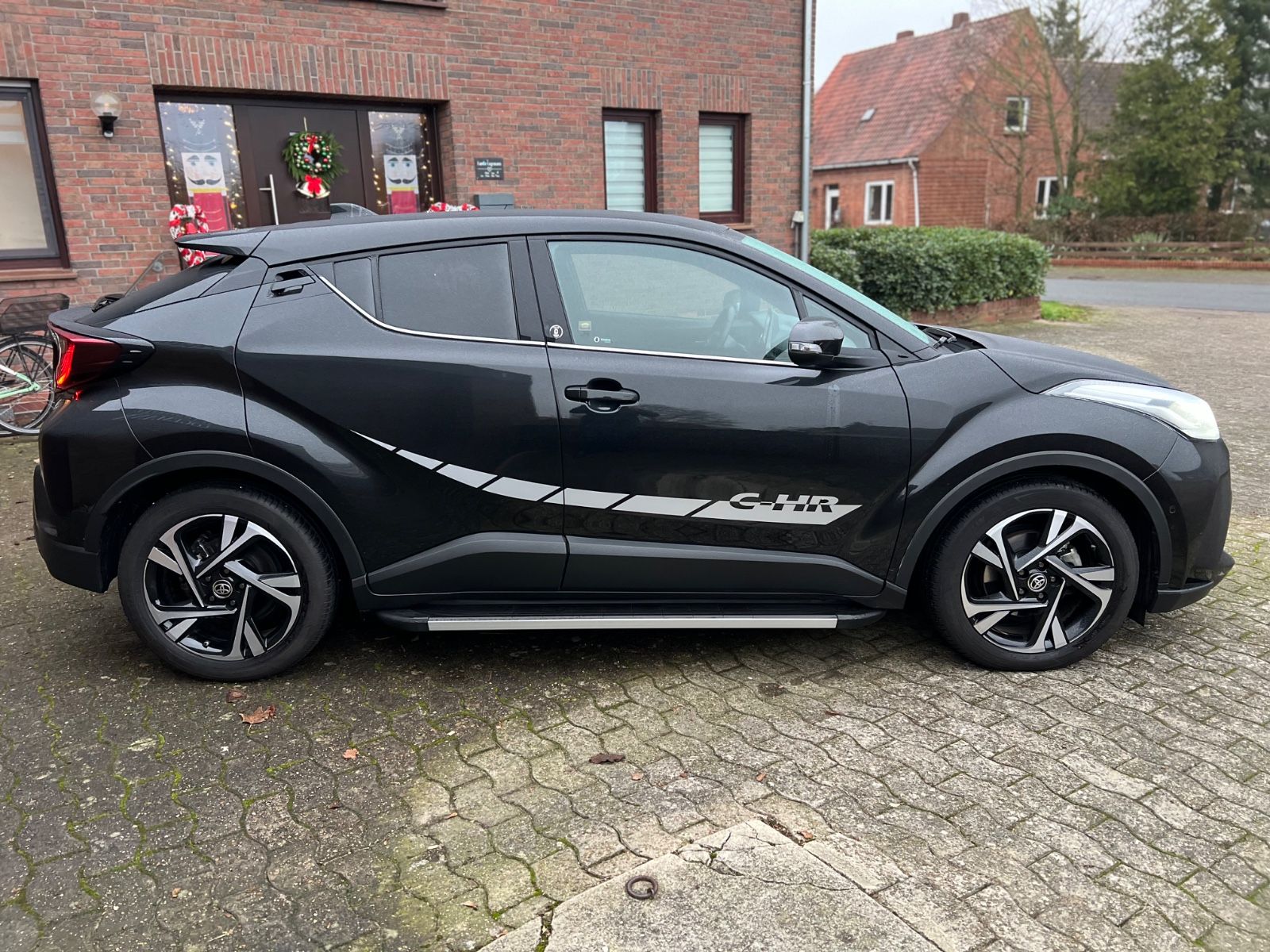 Toyota C-HR 2.0 Hybrid - Samsaru's Car Outlet