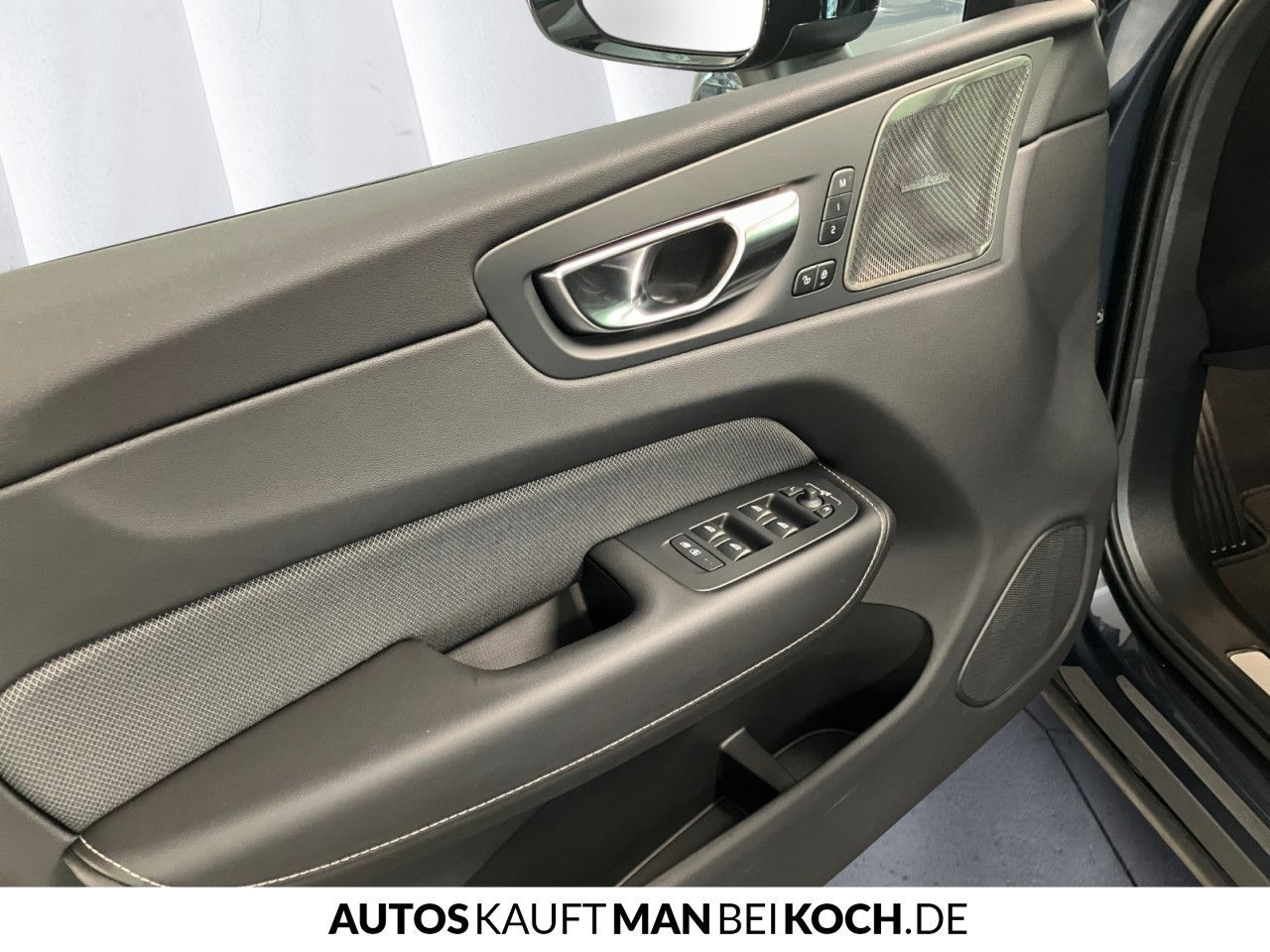 Volvo XC60 B5 AWD PlusDark ACC BLIS AHK 4xSHz VLED H&K