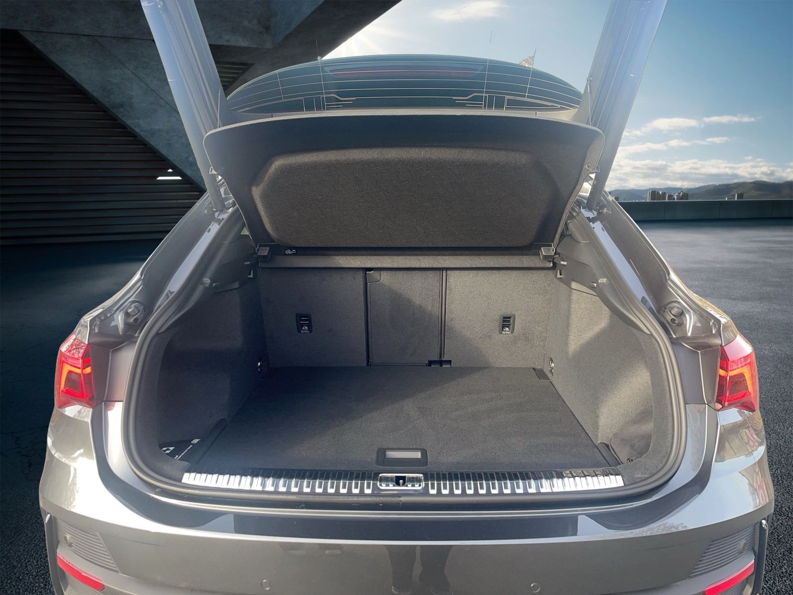 Audi Q3 Sportback 40TFSI S-Line Matrix|AHK|Pano