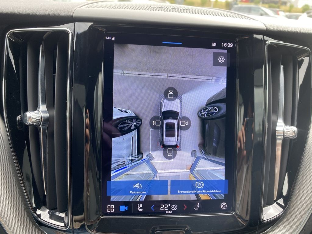 Volvo XC60 R Design Recharge Plug-In Hybrid AWD T8 Twi