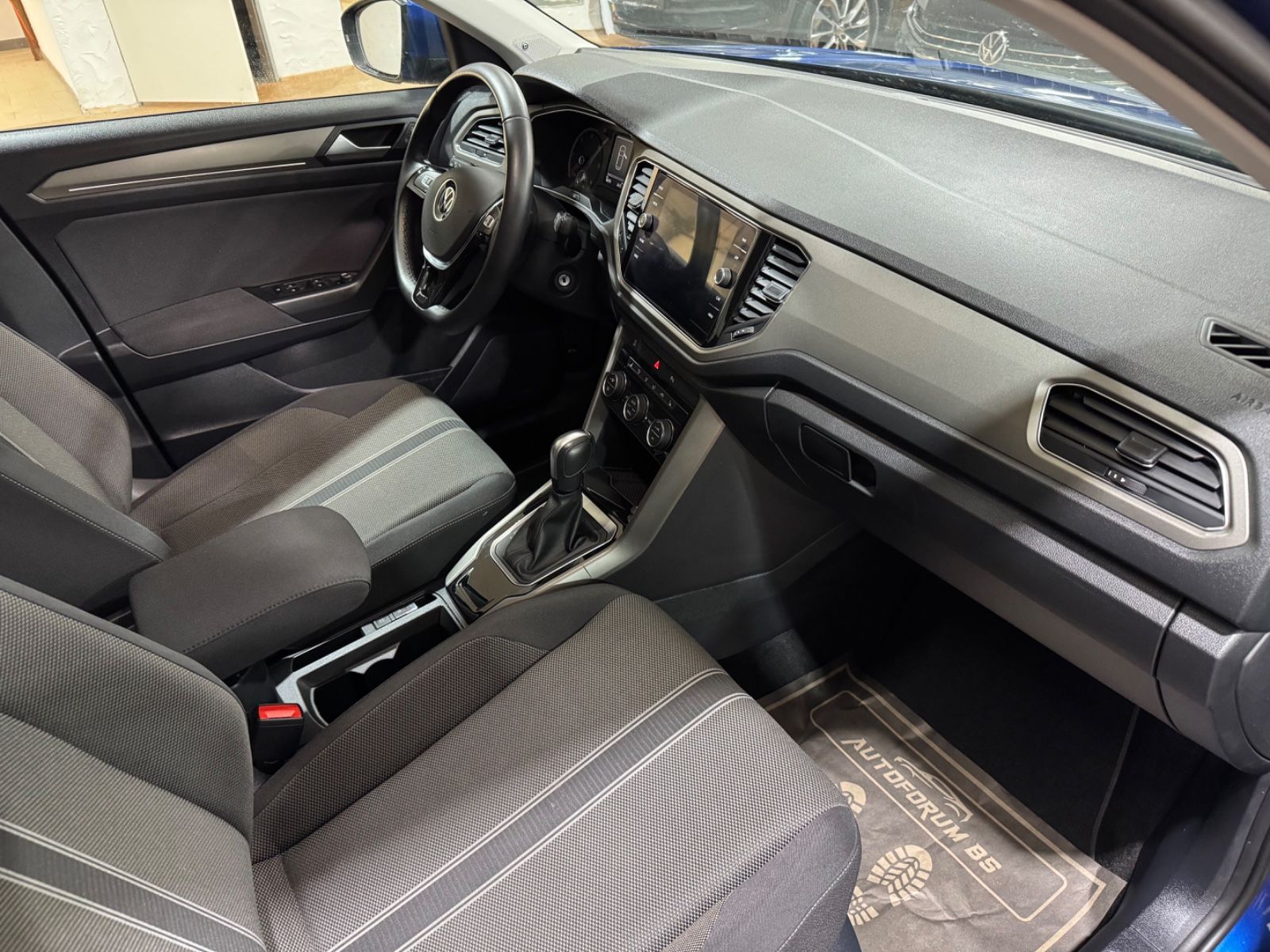 Volkswagen T-Roc Style 2.0 TDI DSG - Samsaru's Car Outlet