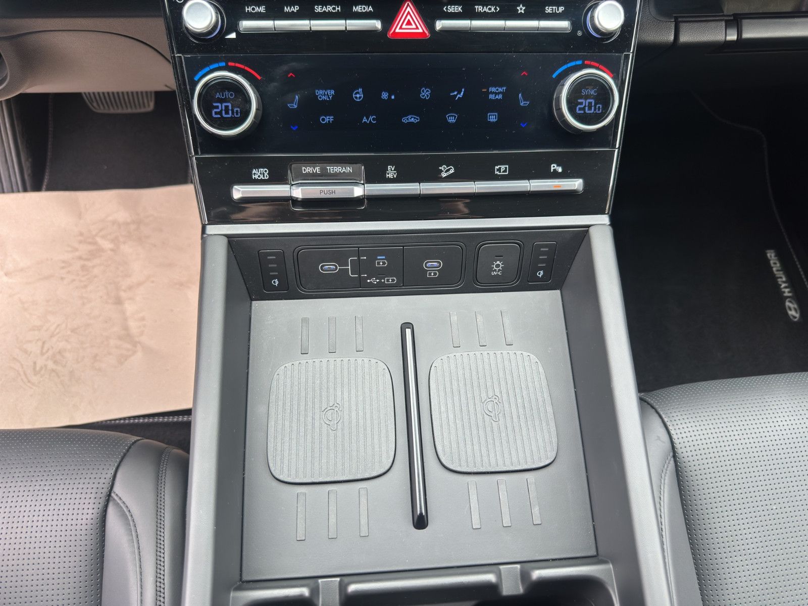 Hyundai SANTA FE 1.6 T-GDI PHEV BLACKLINE - Samsaru's Car Outlet