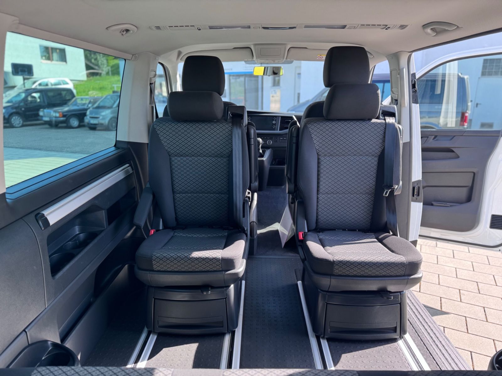 Volkswagen T6.1 Multivan - Samsaru's Car Outlet