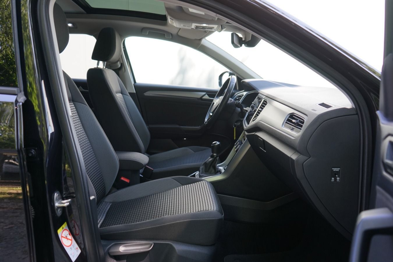 Volkswagen T-Roc 1.0 TSI Active - Samsaru's Car Outlet