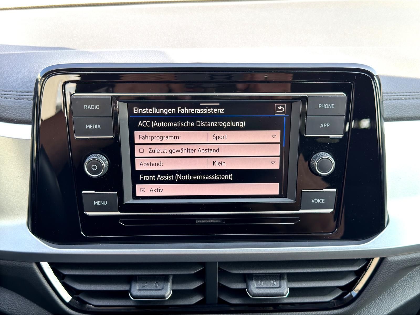 Volkswagen T-Roc Life 2.0 TDI - Samsaru's Car Outlet