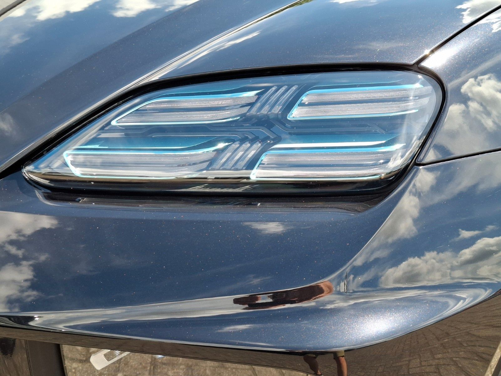 Porsche Macan E Turbo Burmester Sitzlüftung  HA-Lenkung