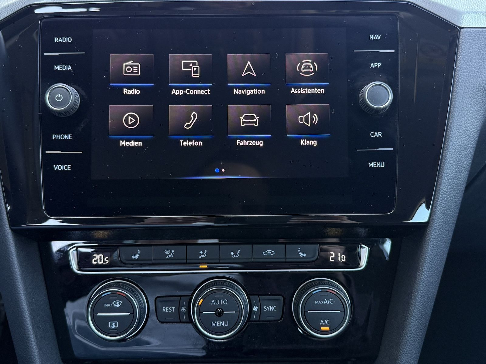 Volkswagen Passat 2.0 TDI BUSINESS - Samsaru's Car Outlet