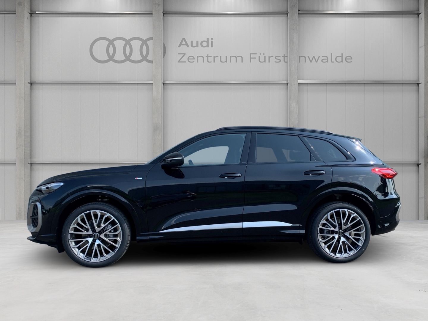 Audi Q5 TFSI quattro Stronic+edition one - Samsaru's Car Outlet