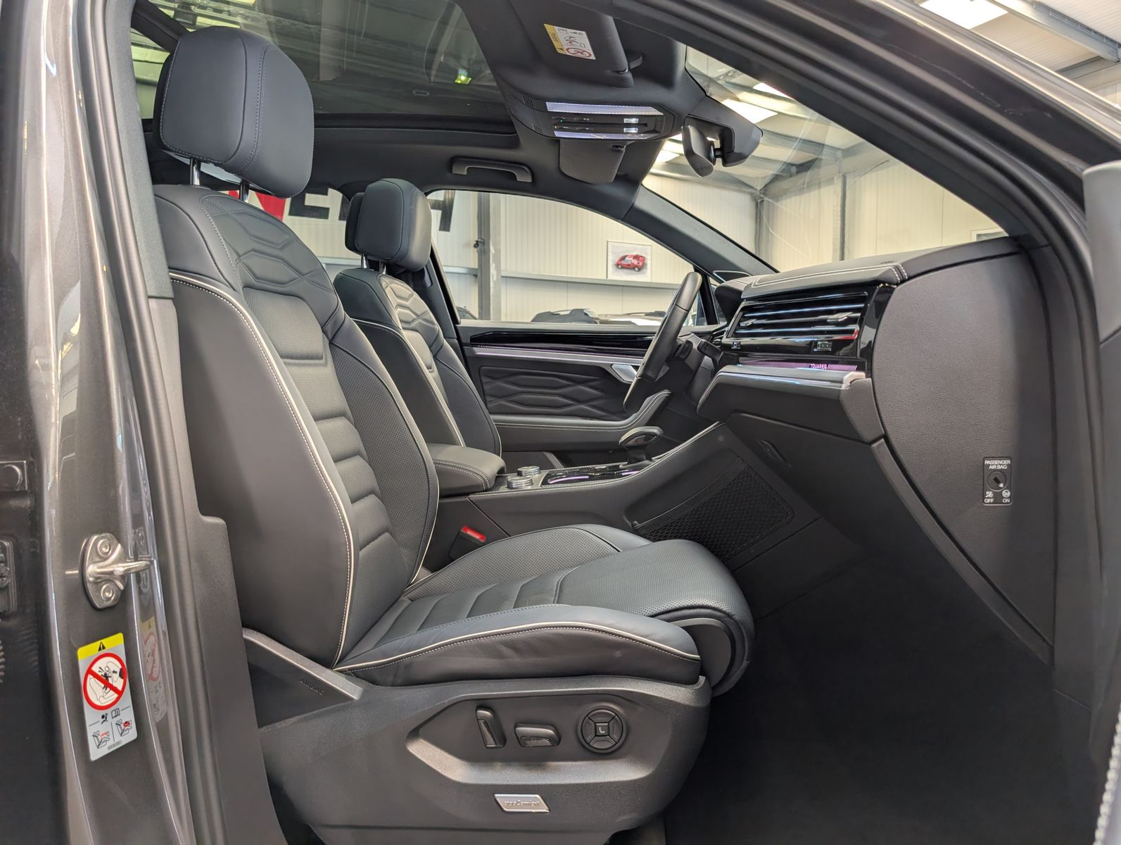 Volkswagen Touareg 3.0TDI 4M R-Line VOLL Black 22" UPE 114T