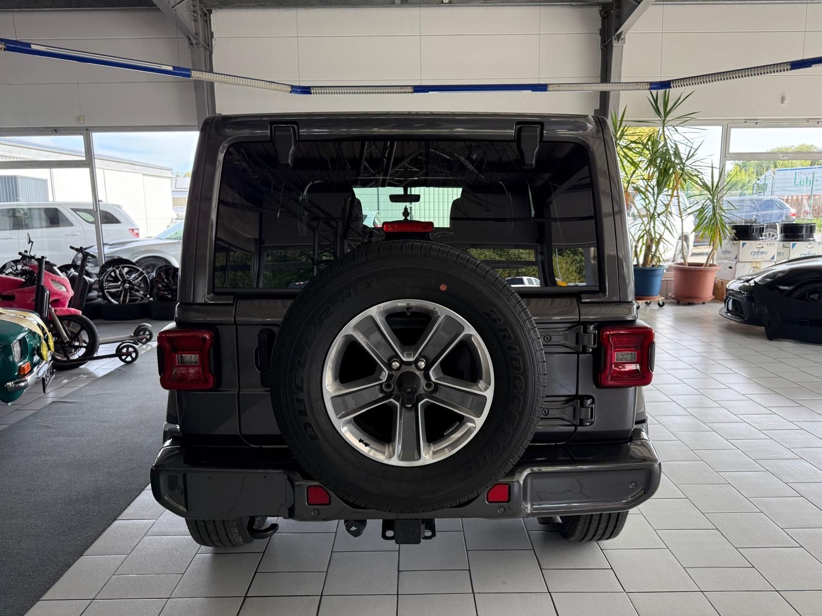 Jeep Wrangler 3.6 V6 Sahara one touch sky roof LED