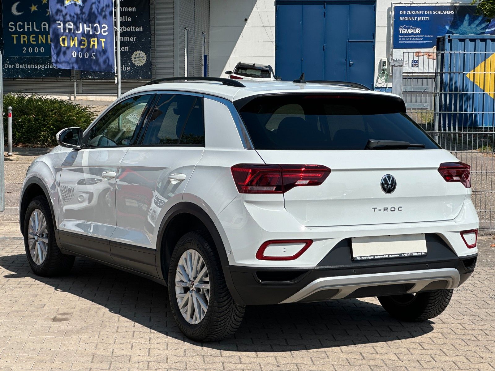 Volkswagen T-Roc Life - Samsaru's Car Outlet
