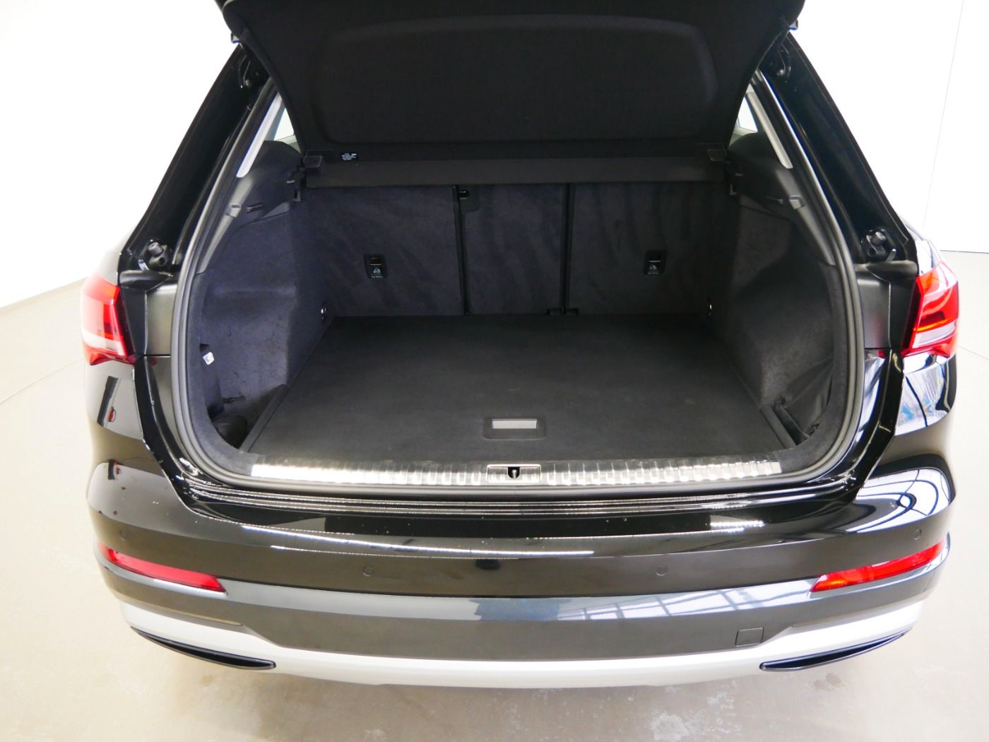Audi Q3 40 TDI quattro advanced - Samsaru's Car Outlet