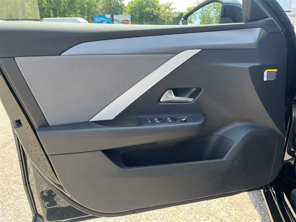 Opel Astra 1.2 Turbo Business - Samsaru's Car Outlet
