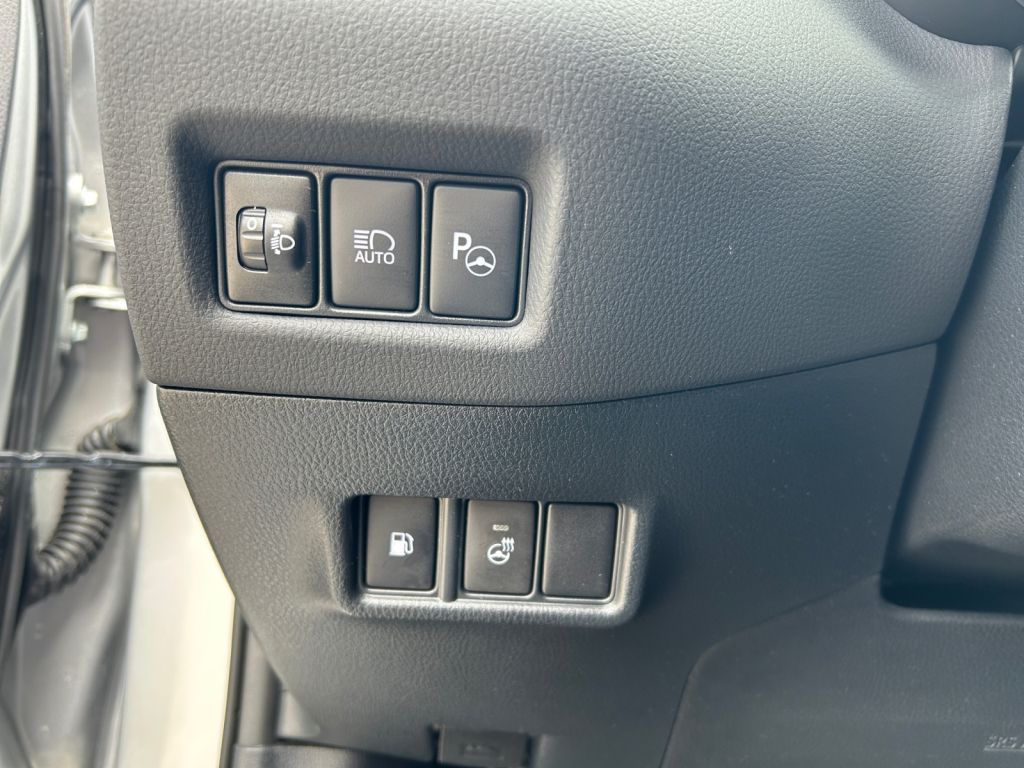 Toyota C-HR 2.0 Hybrid - Samsaru's Car Outlet