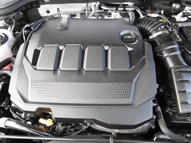 Volkswagen Golf VIII 2.0 TDI Life - Samsaru's Car Outlet