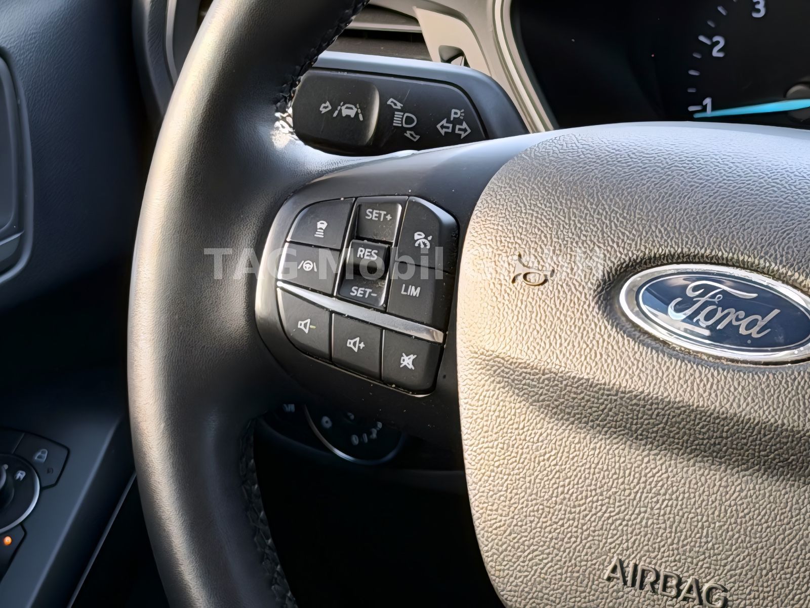 Ford Focus Titanium Turnier *TWA*LED*NAVI*SHZ*