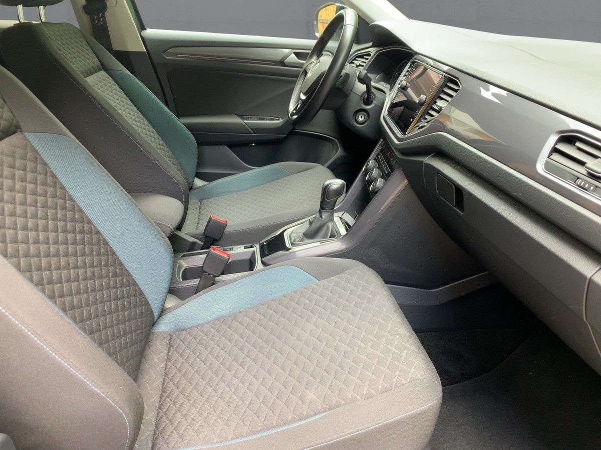 Volkswagen T-Roc 1.5 TSI DSG R-LINE - Samsaru's Car Outlet