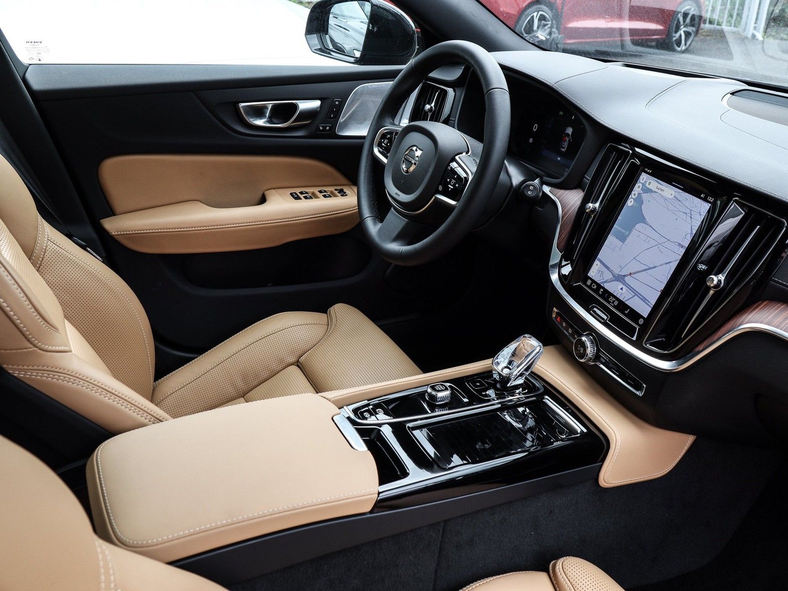 Volvo V60 T6 Recharge AWD Ultra Dark NP:80.480,-/MASSA