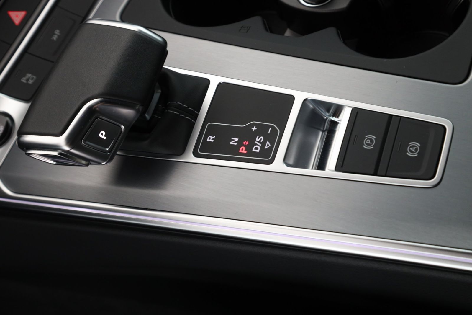 Audi A6 Avant 55 TFSI e quattro S line AHK