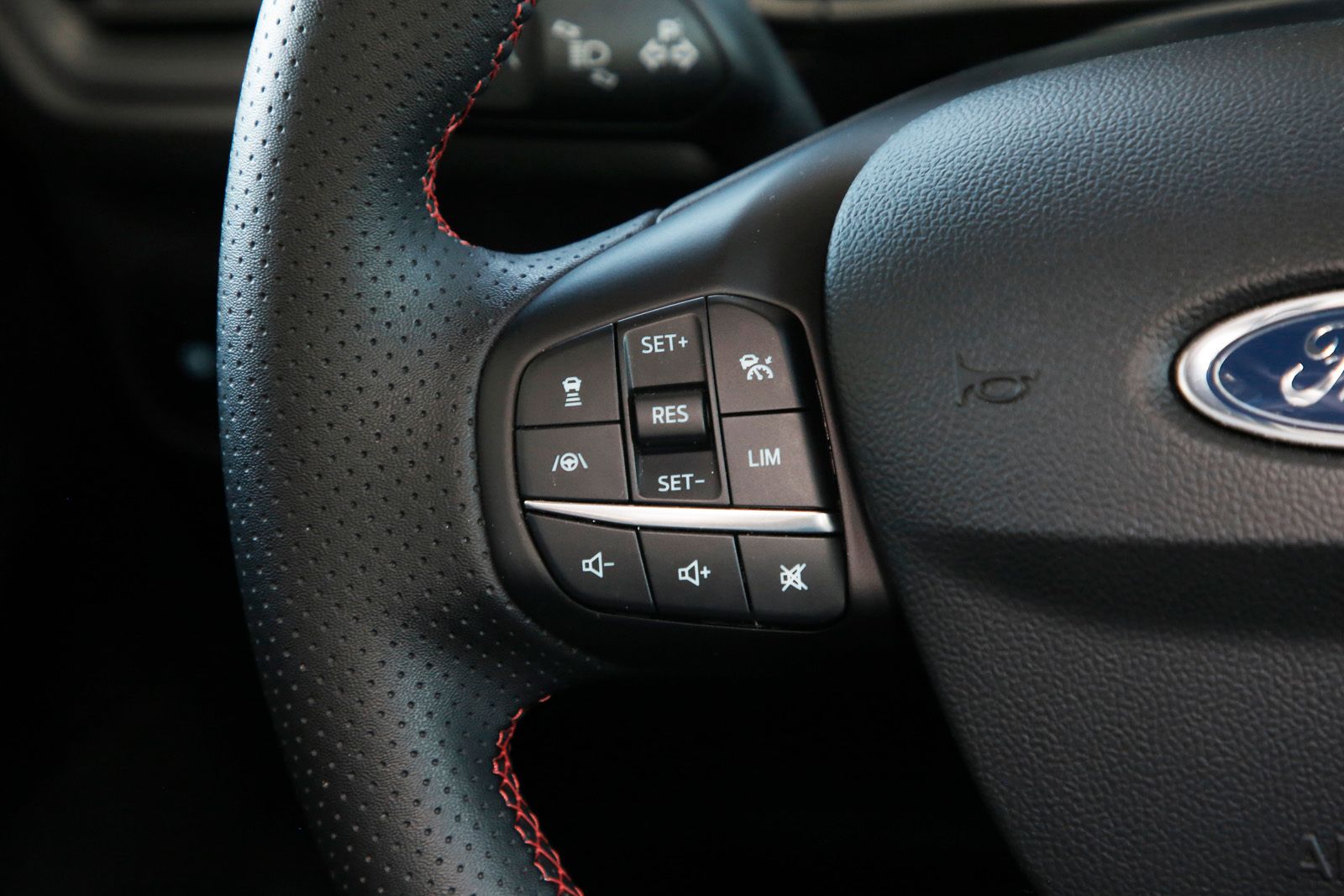Ford Focus ST-Line X 1.0l EcoB.MHEV+Panorama SSD+Assi
