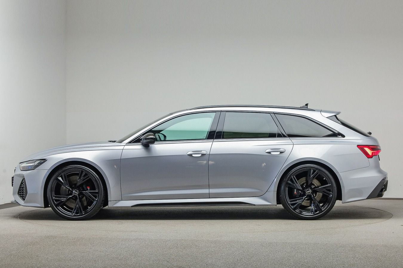 Audi RS 6 Avant Carbon*Pano*B&O*Night*HUD*Assist*Dyna