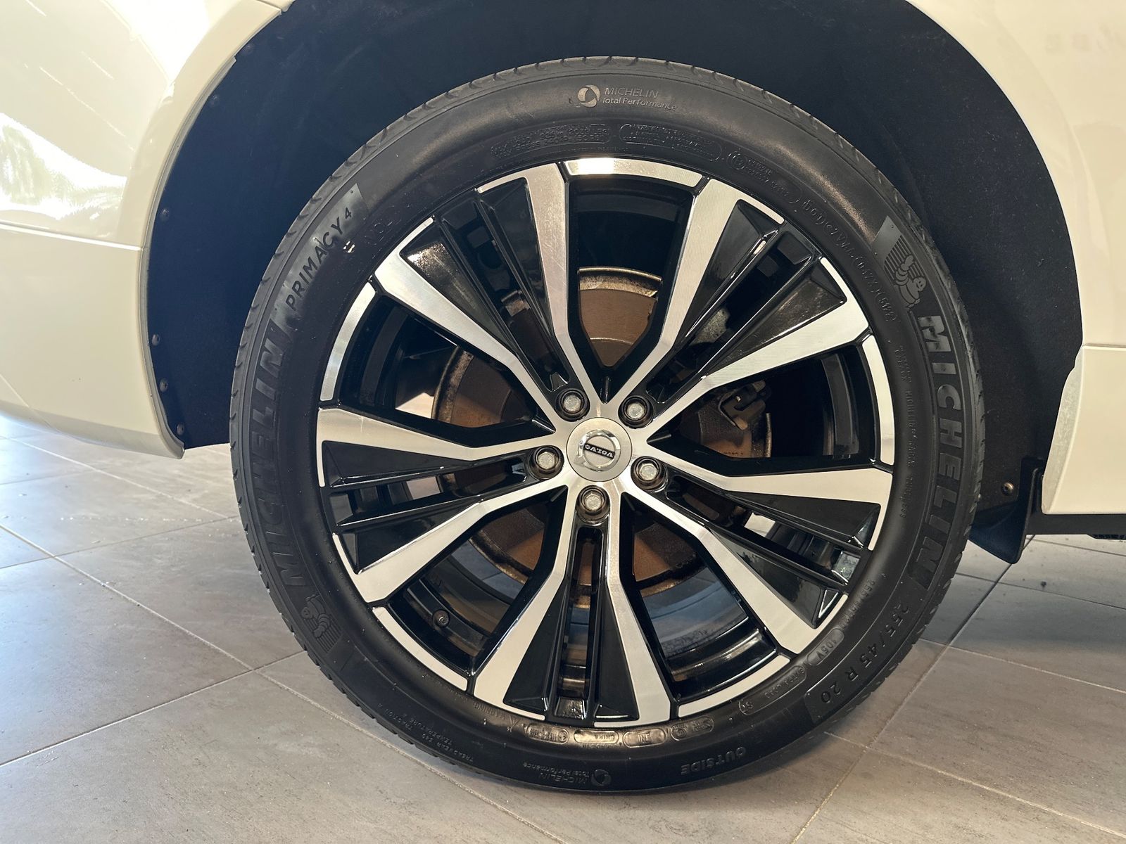 Volvo XC60 T6 AWD Recharge Core NAV+LED+PANO+AHK+STHZG