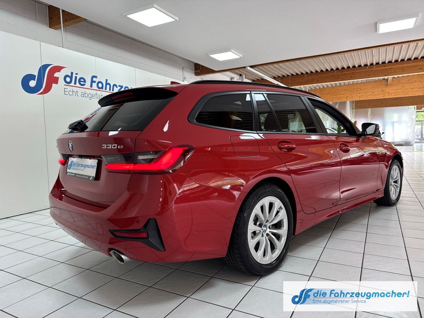 BMW 330 e xDrive Advantage Touring Park-Assistent AH