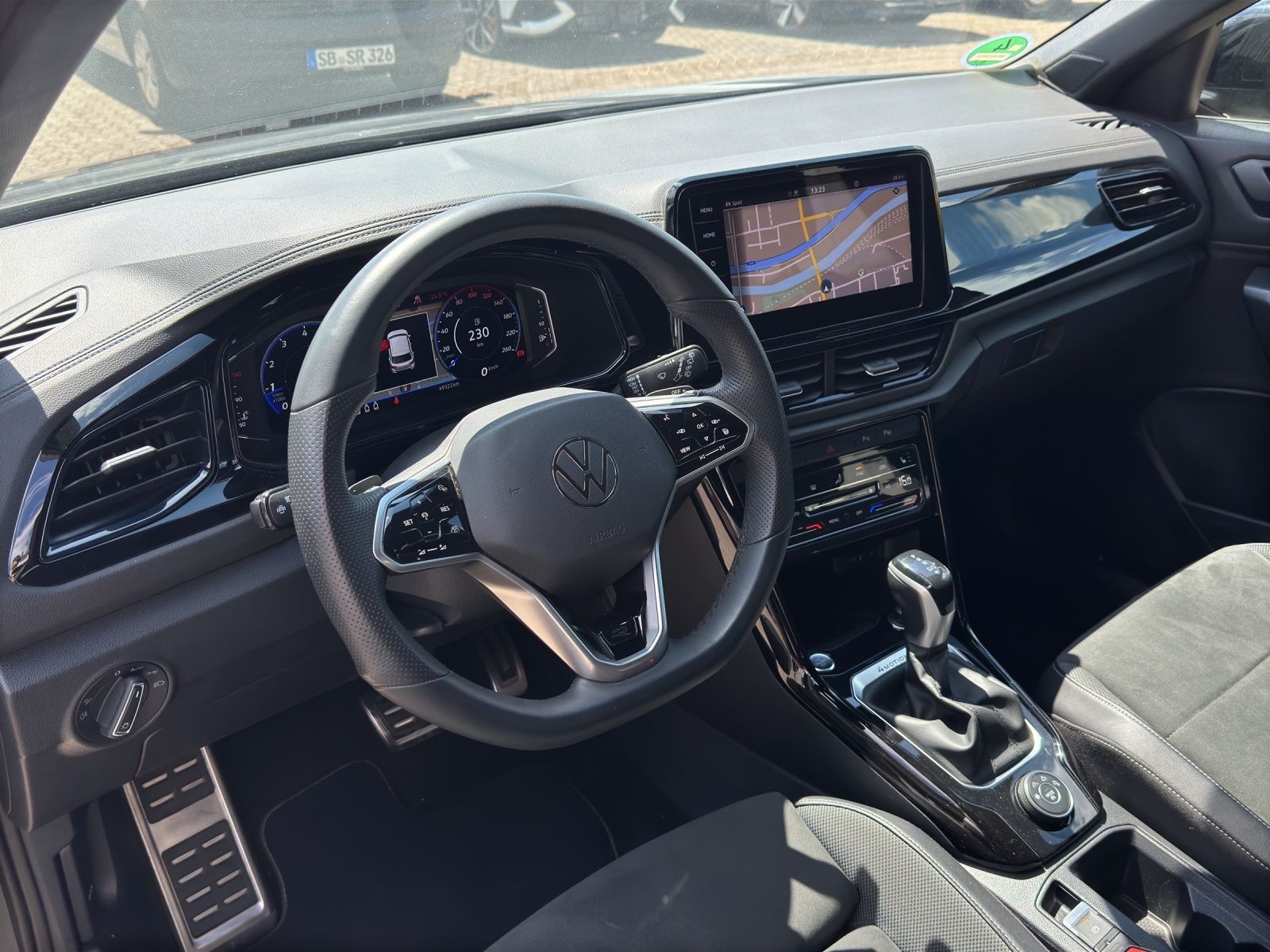Volkswagen T-Roc R-Line 2.0 TSI DSG - Samsaru's Car Outlet