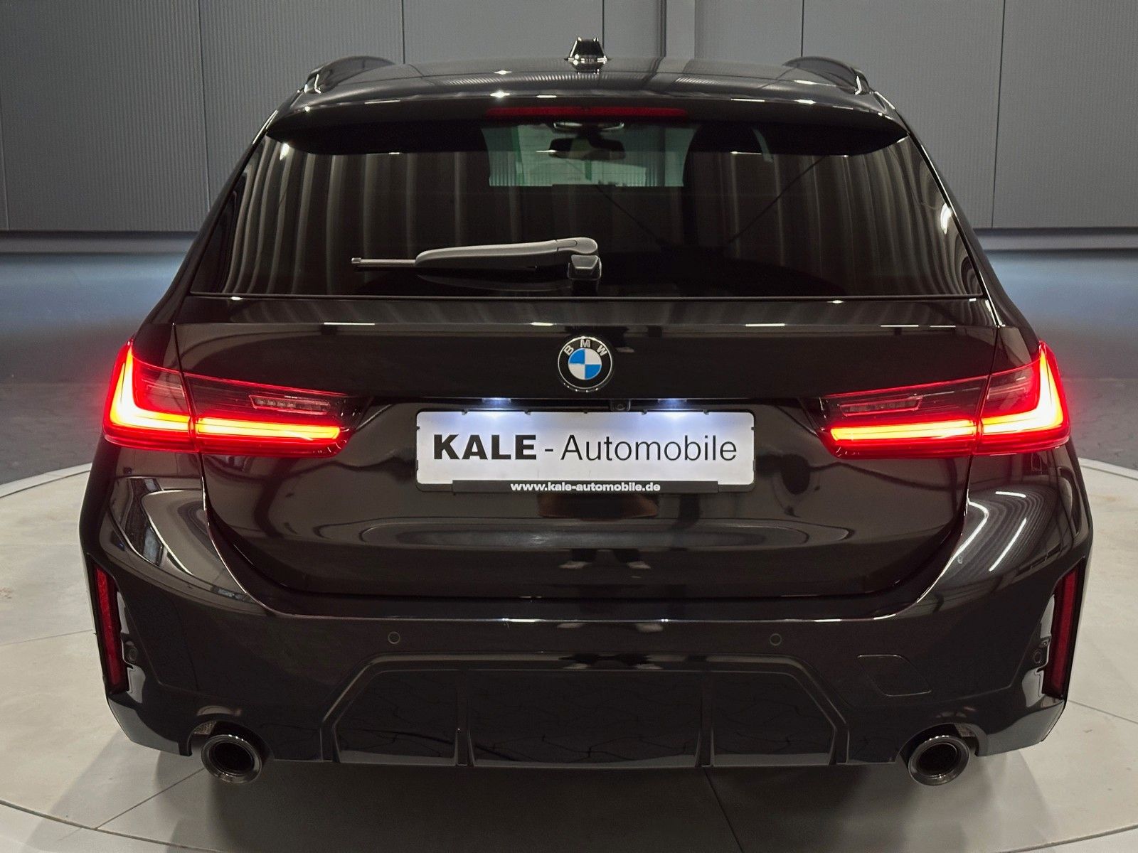 BMW 320d touring xDrive M-Sport Innovation - Samsaru's Car Outlet