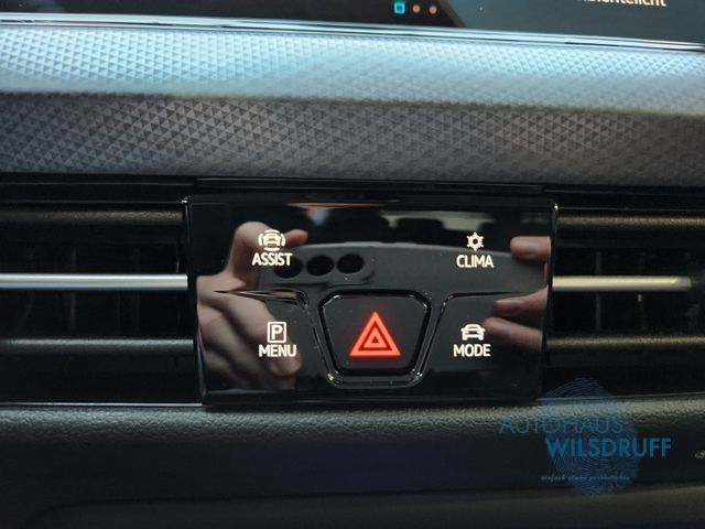 Volkswagen Golf VIII 1.5 TSi Active - Samsaru's Car Outlet