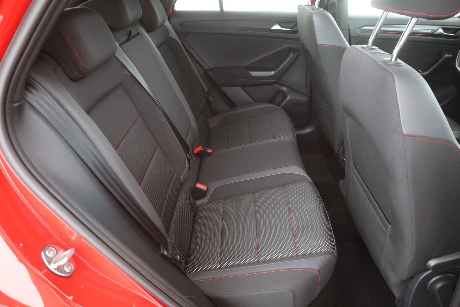 Volkswagen T-Roc 1.5 TSI DSG Sport - Samsaru's Car Outlet