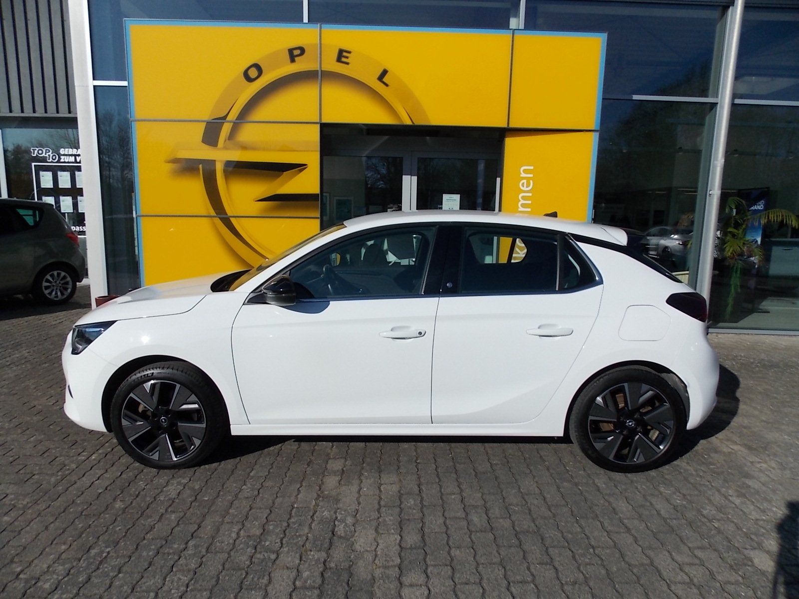 Opel Corsa-e F Elegance - Samsaru's Car Outlet