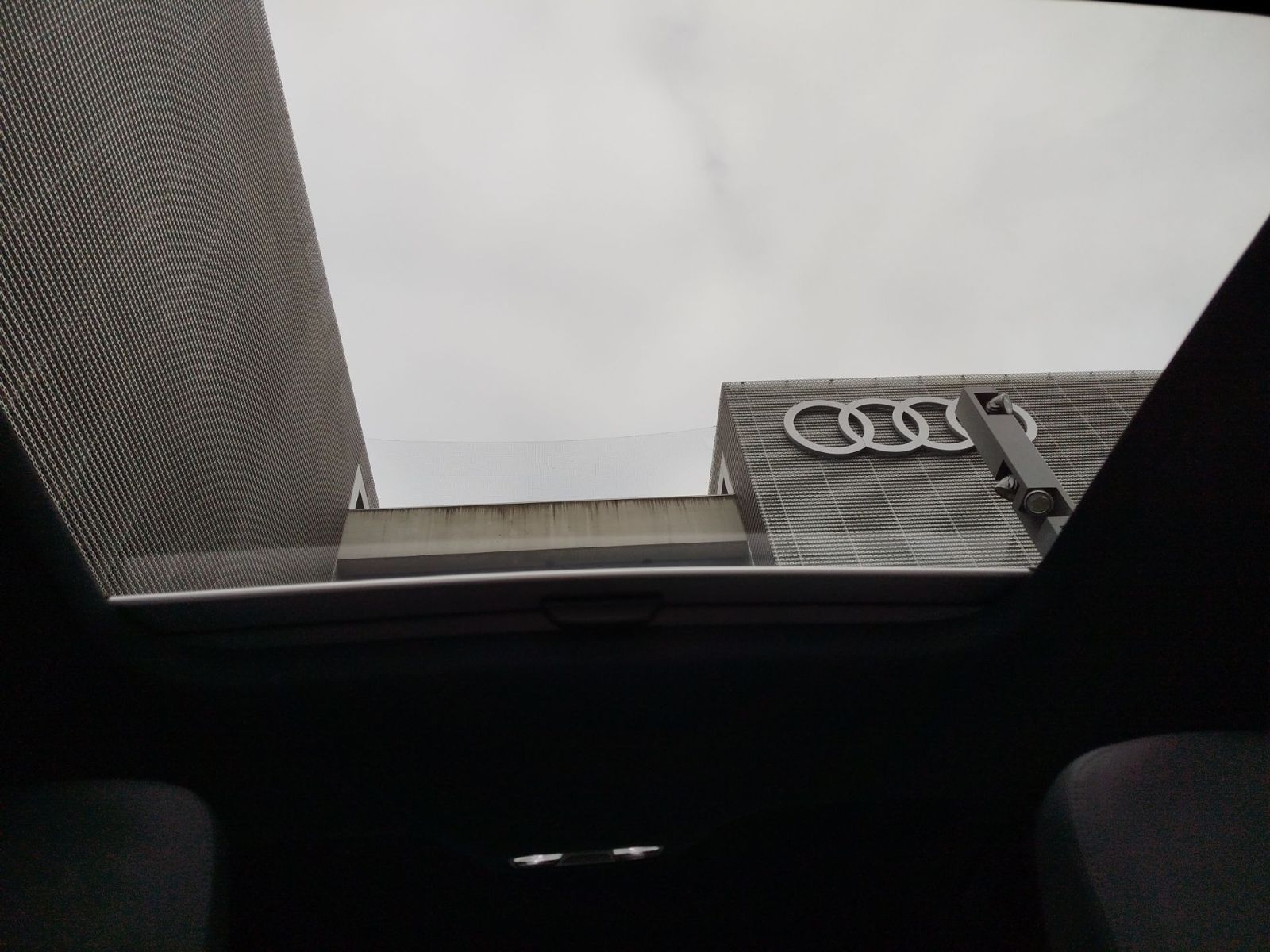 Audi A3 Sportback 30 TDI S tronic LED AHK DAB Panoram