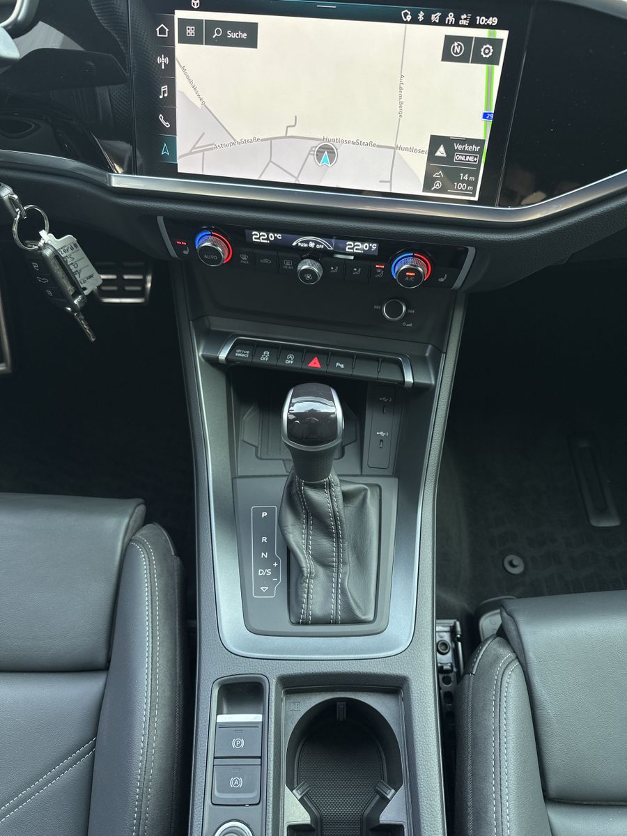 Audi Q3 SpB 40 TDI Qu S-Line Black - Samsaru's Car Outlet