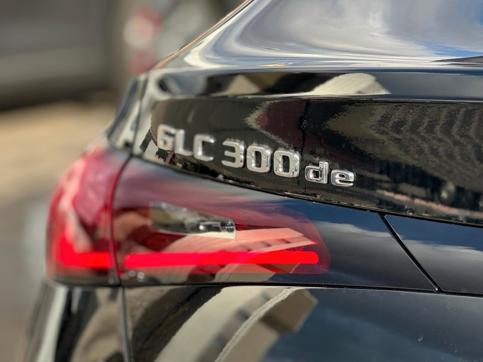 Mercedes-Benz GLC 300 de 4Matic Plug-In - Samsaru's Car Outlet